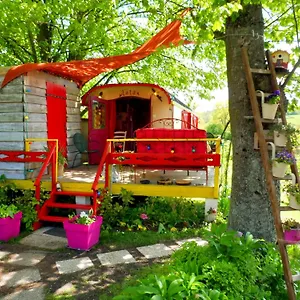 la-roulotte-de-lola-chambre-dhotes.hotels-rhonealpes.com/